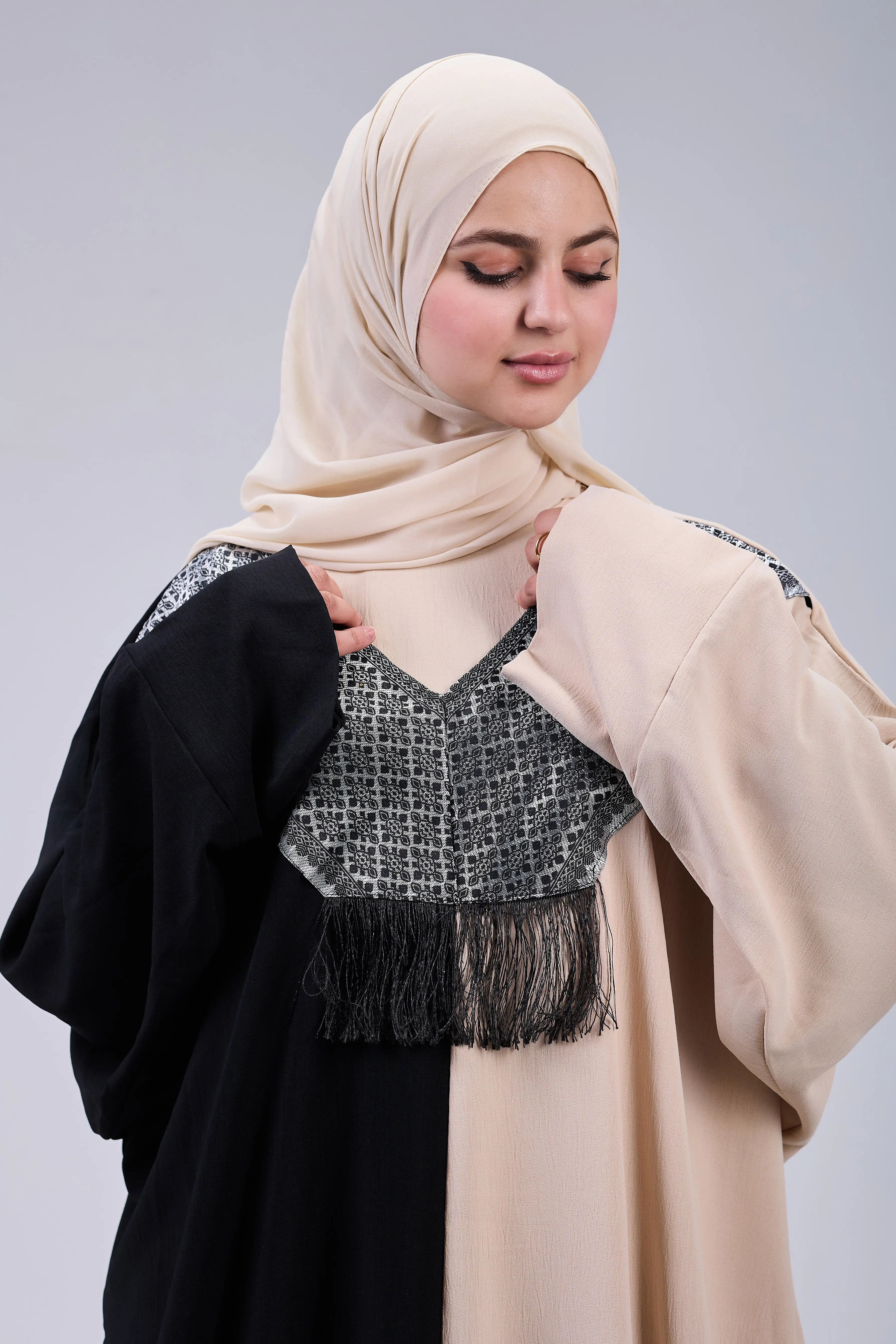 عباية نصين